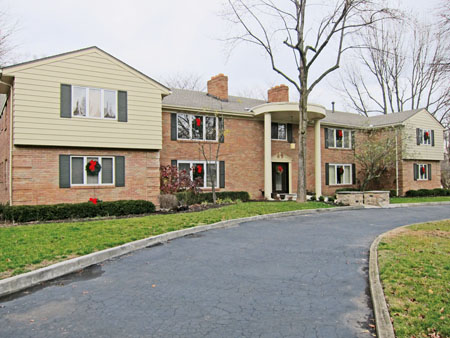 121 E Schantz